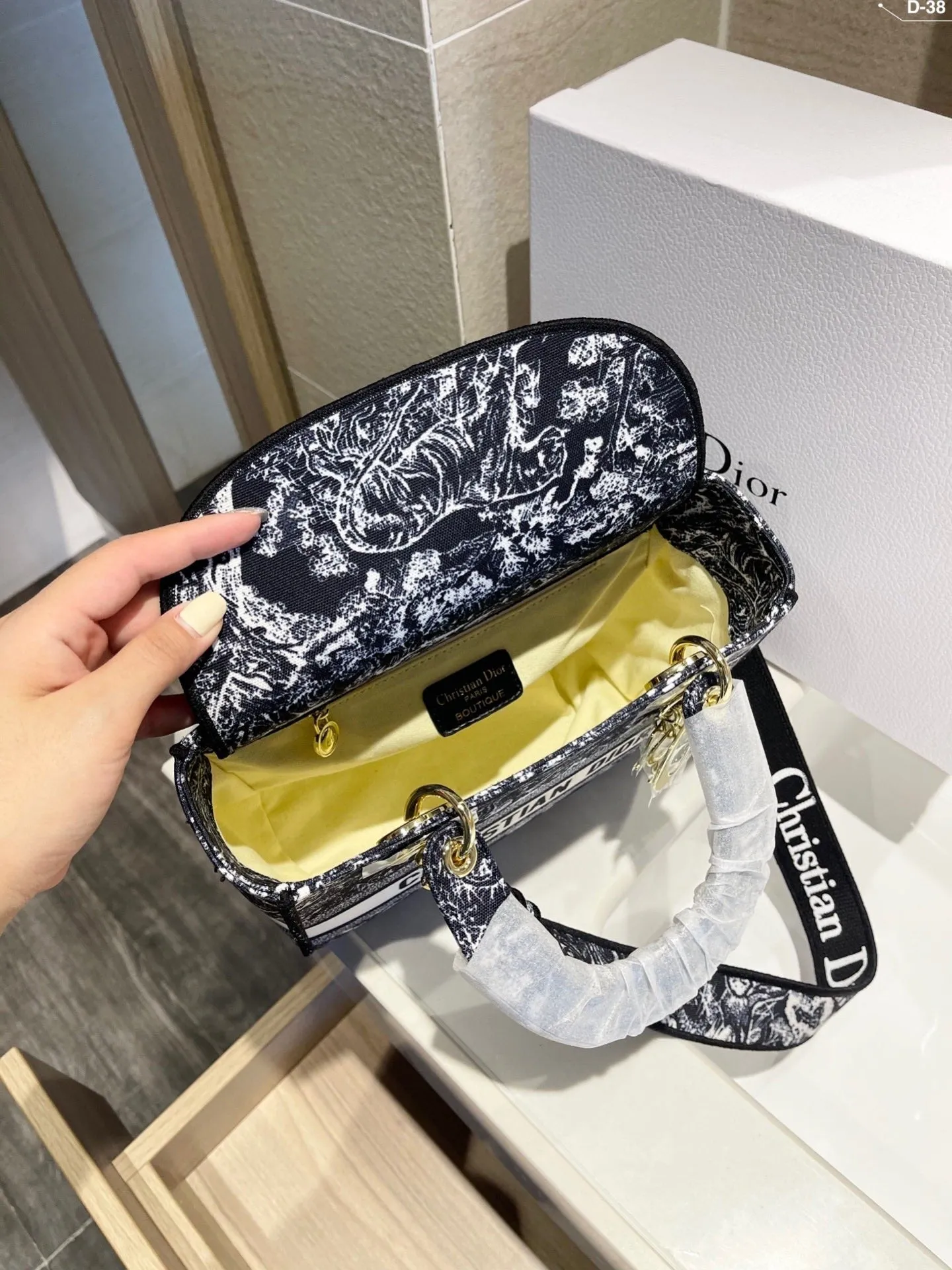 Designer Handbags DR 301