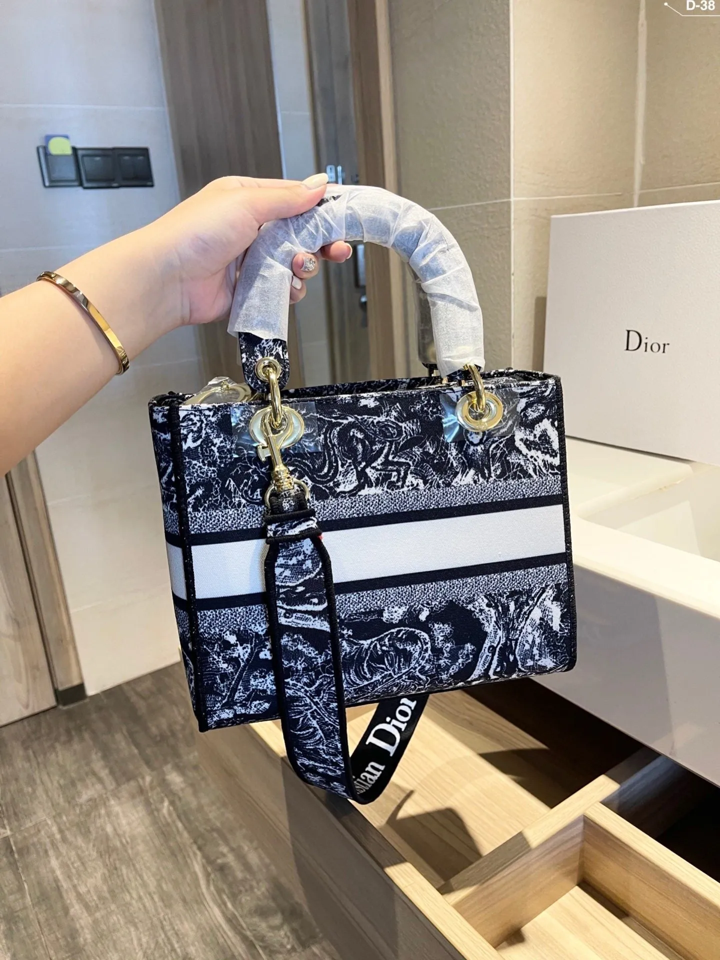 Designer Handbags DR 301